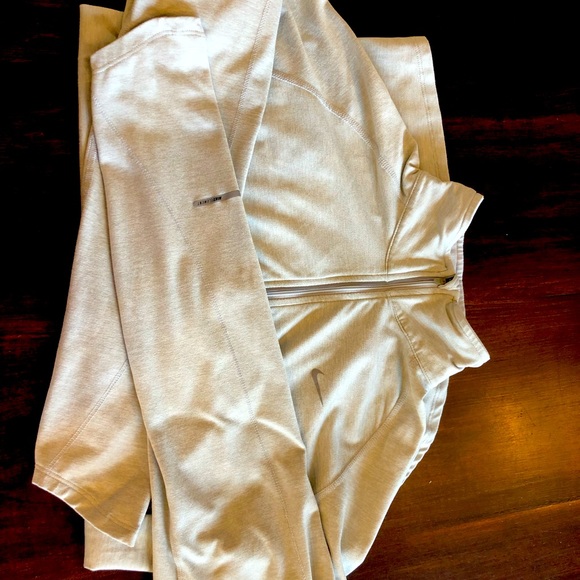 Nike 1/4 zip top - Picture 3 of 3